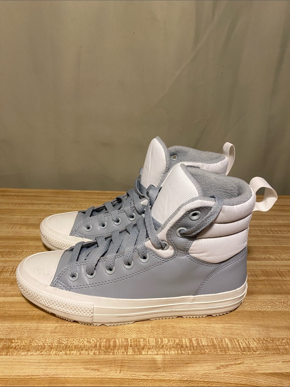 Converse All Star Berkshire Winter boots in Ash Stone/Egret men’s 6.5/ Women 8.5